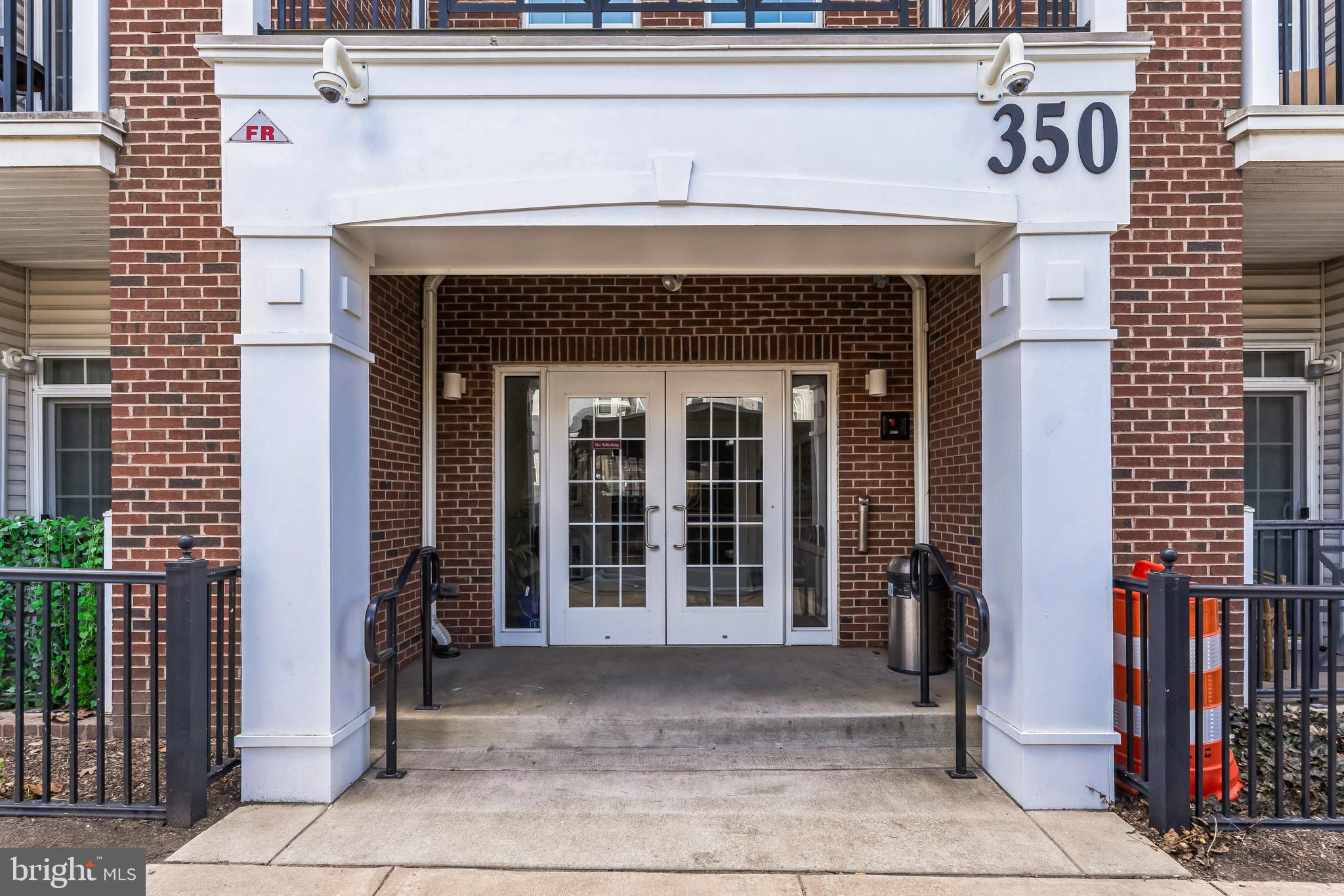 THE GRANDE AT RIVERVIEW - Residential Lease