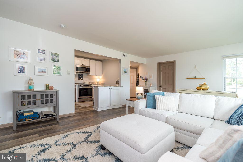 VILLAGE SHIRES - Residential