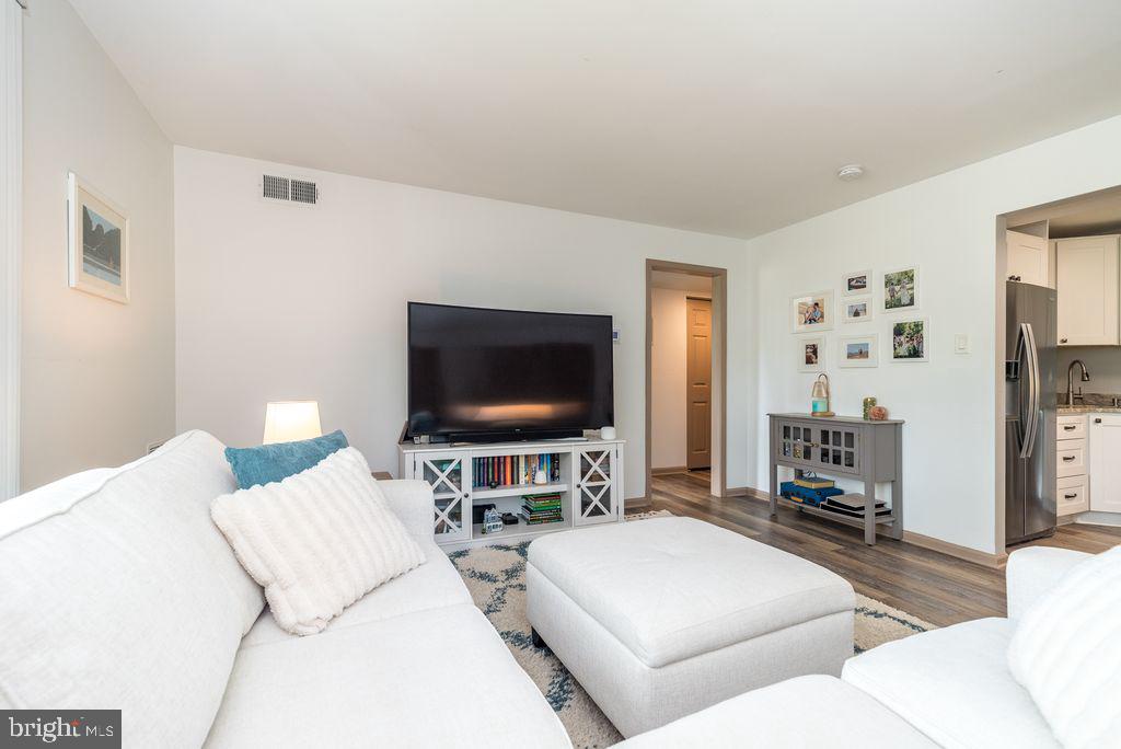 VILLAGE SHIRES - Residential