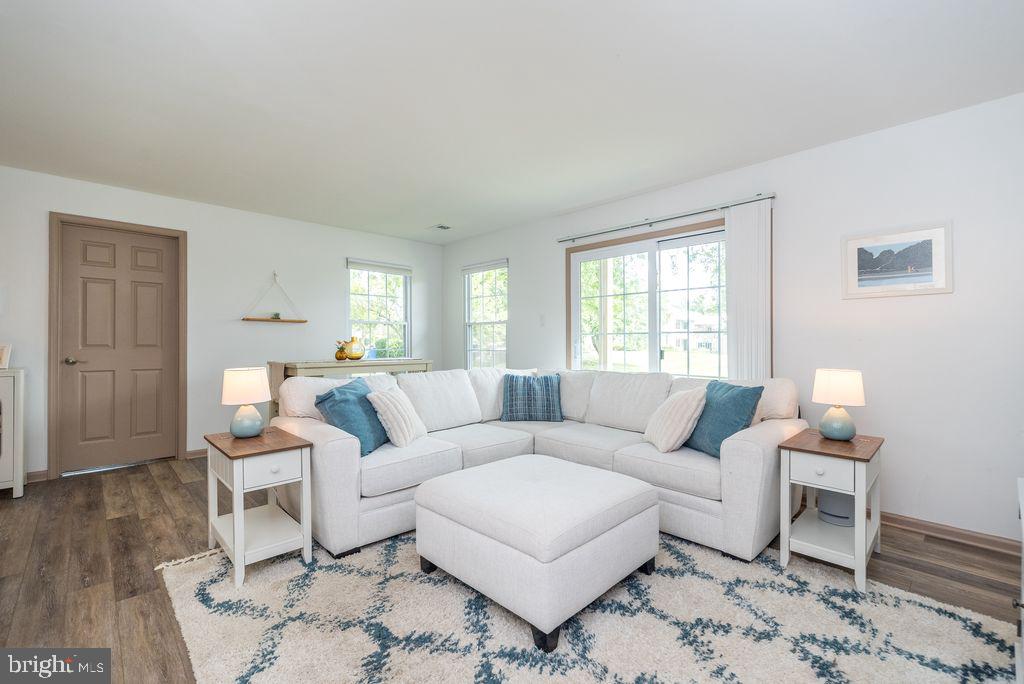 VILLAGE SHIRES - Residential