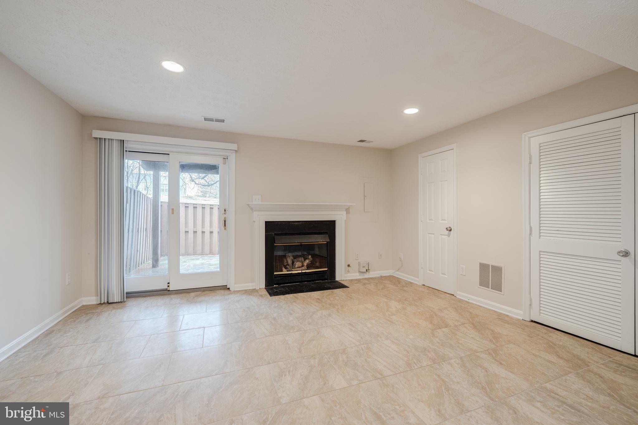 LANDSDOWNE - Residential Lease