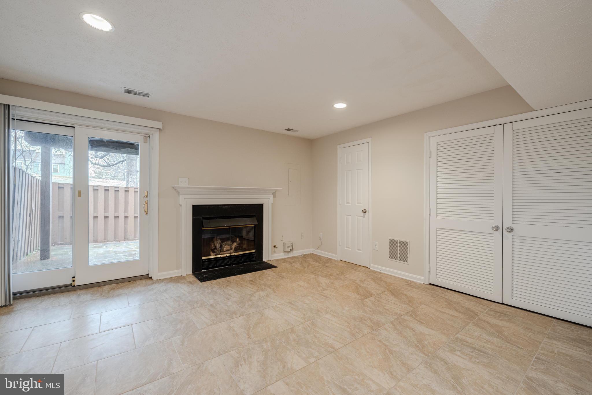 LANDSDOWNE - Residential Lease