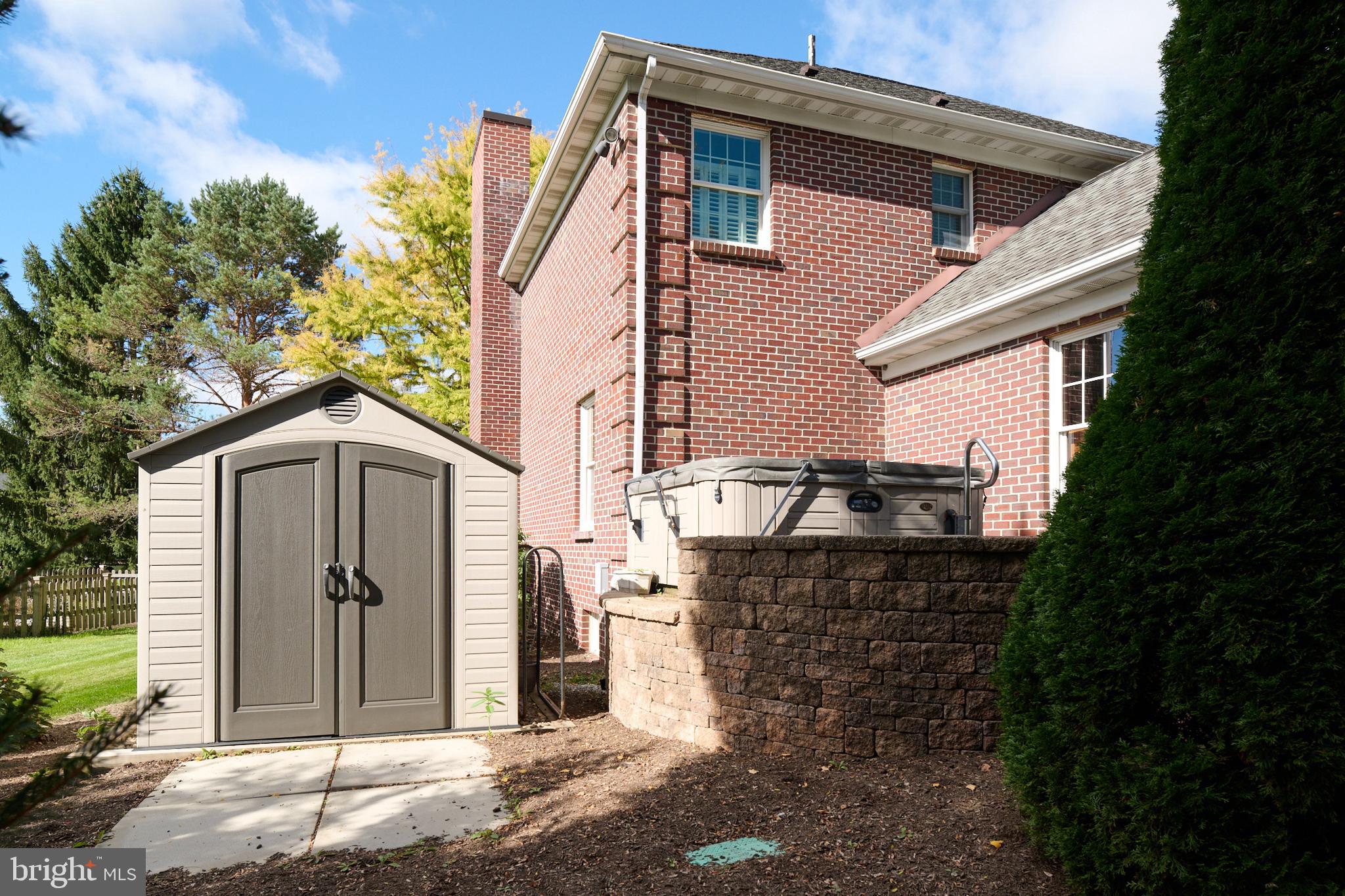 CENTRE HILLS - Residential