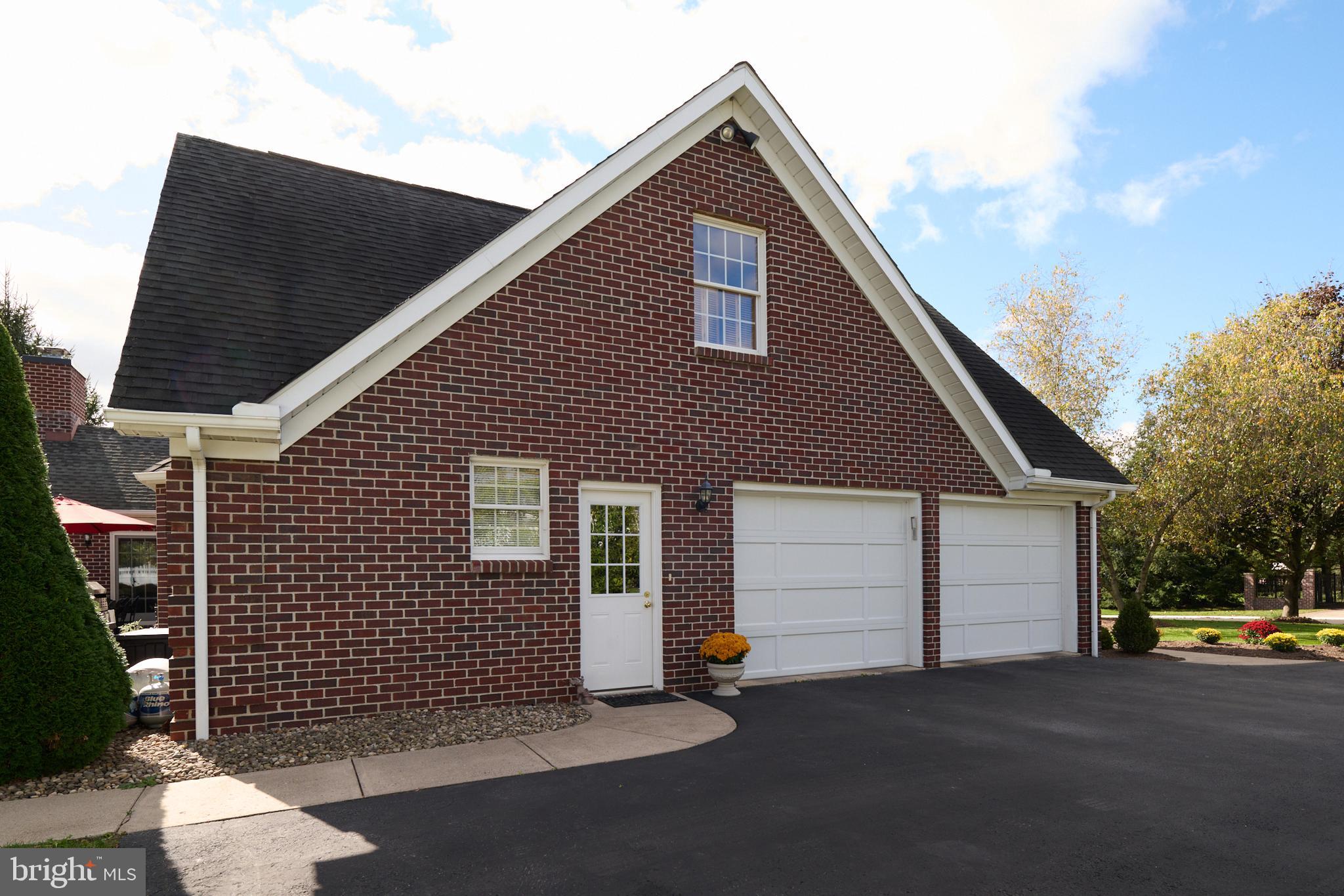 CENTRE HILLS - Residential