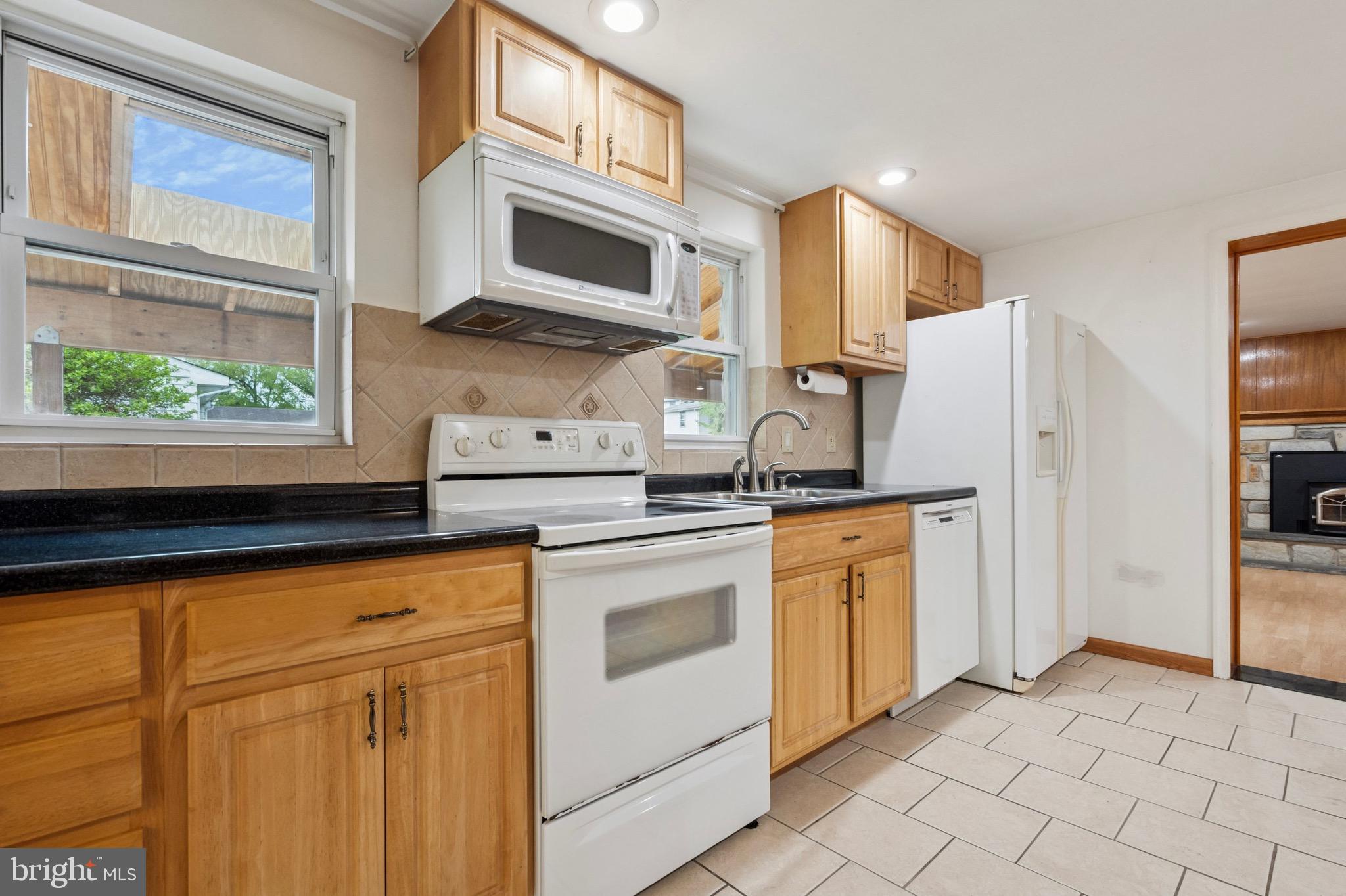 FEASTERVILLE - Residential