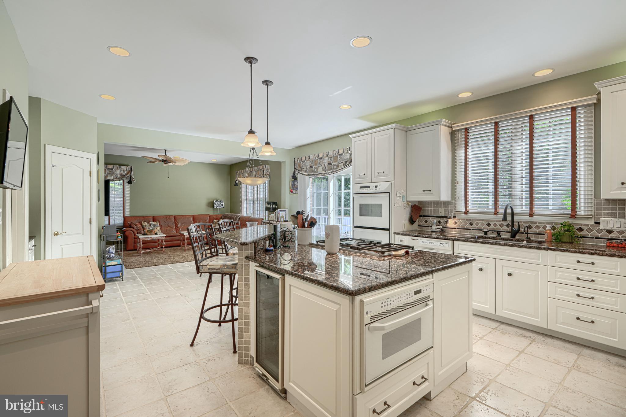 THE ENCLAVE - Residential
