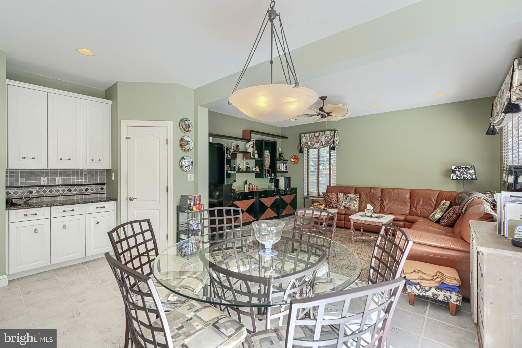 THE ENCLAVE - Residential