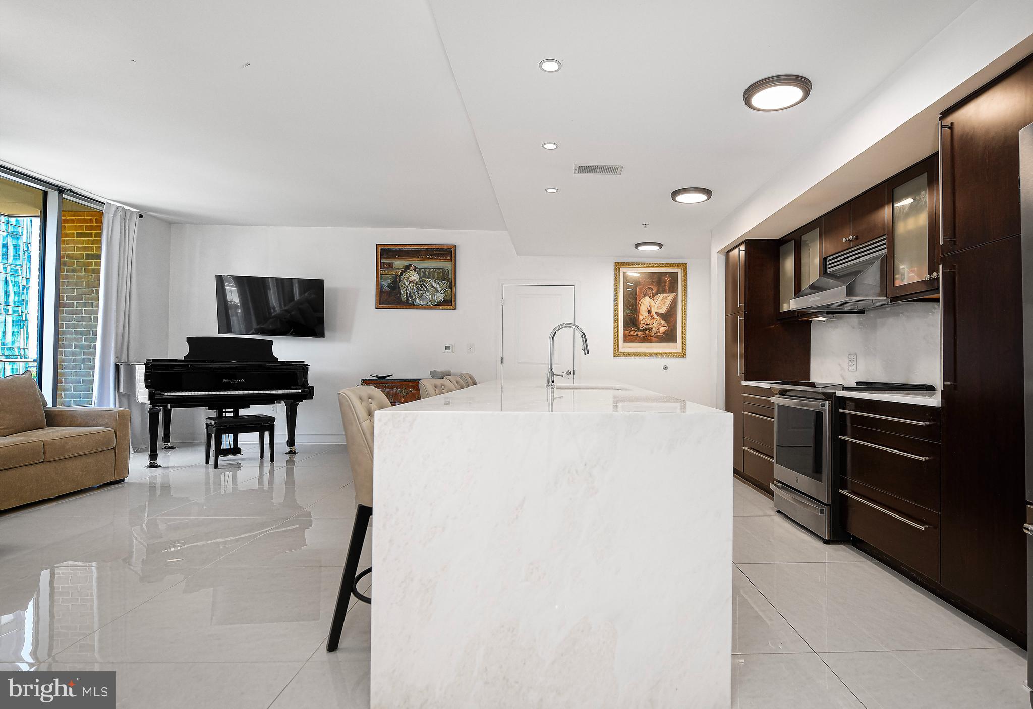 HARBOR EAST - Residential