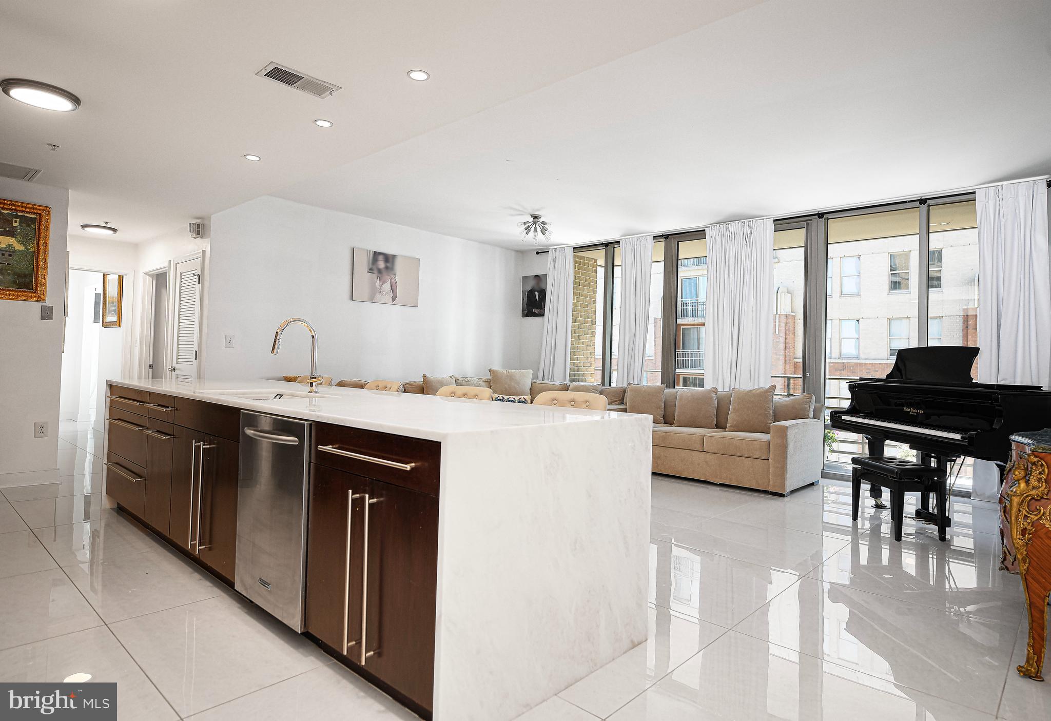 HARBOR EAST - Residential