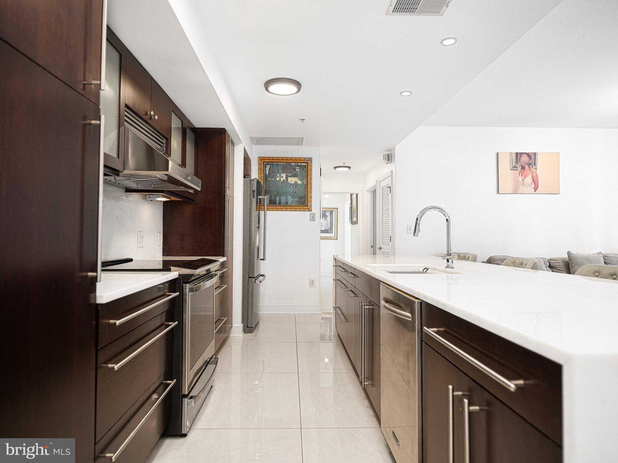 HARBOR EAST - Residential