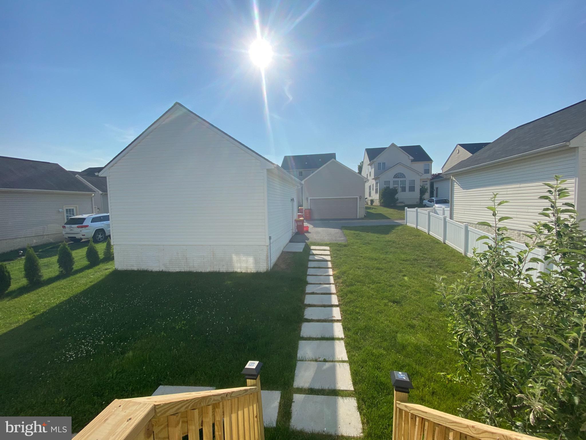 LAKELAND PLACE - Residential