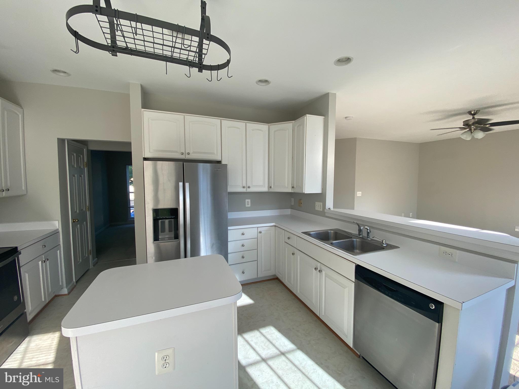 LAKELAND PLACE - Residential