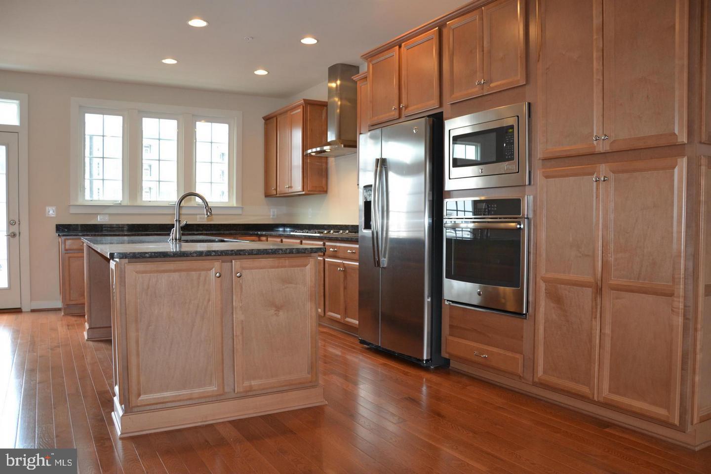 DISCOVERY SQUARE - Residential Lease