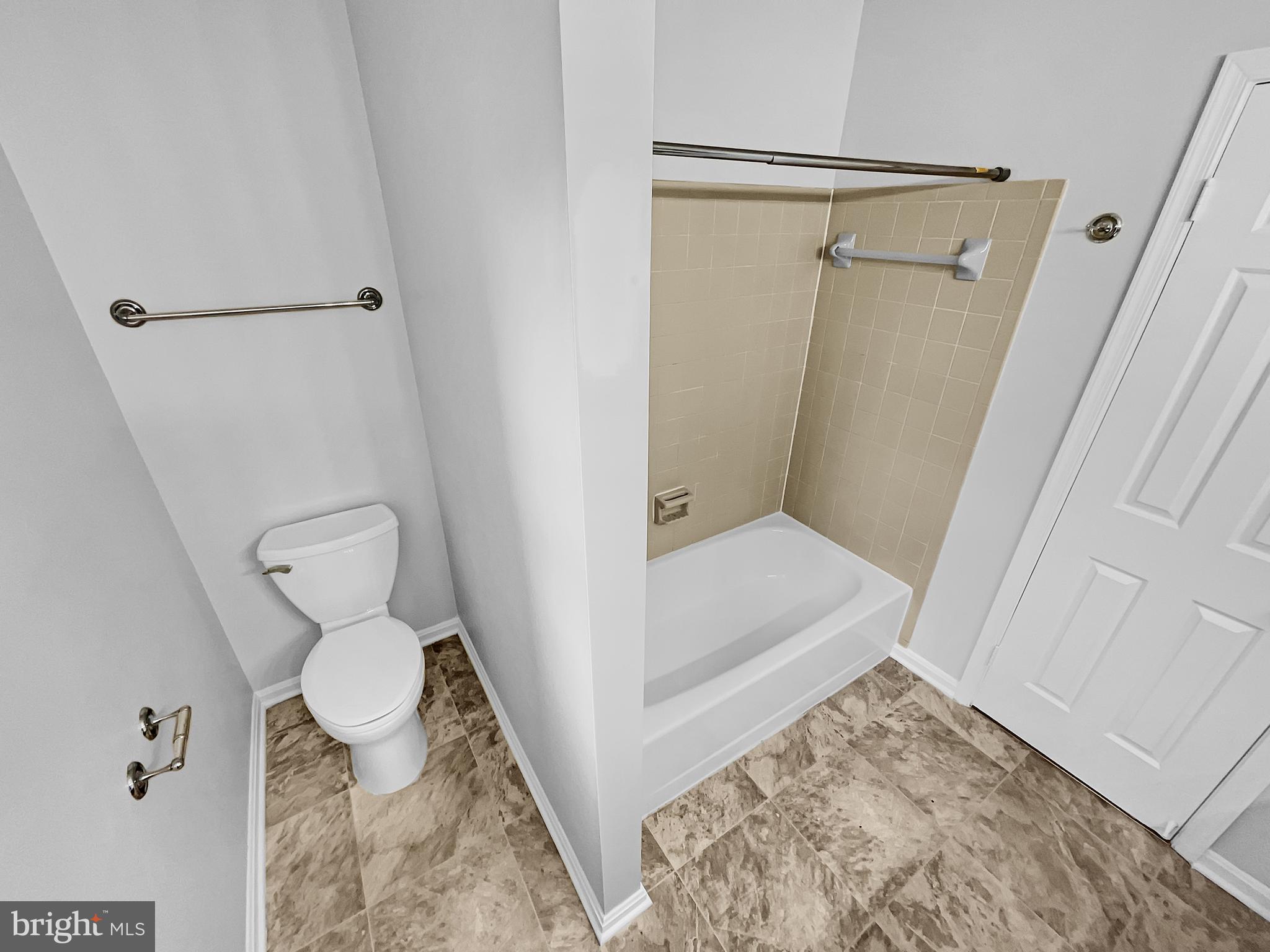 KINGSTON CHASE - Residential