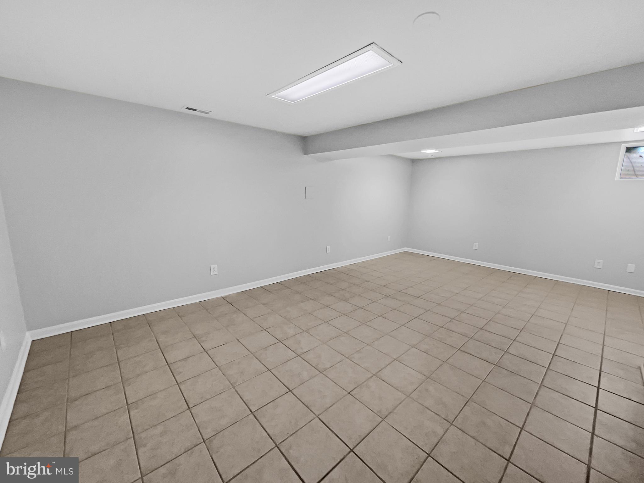 KINGSTON CHASE - Residential