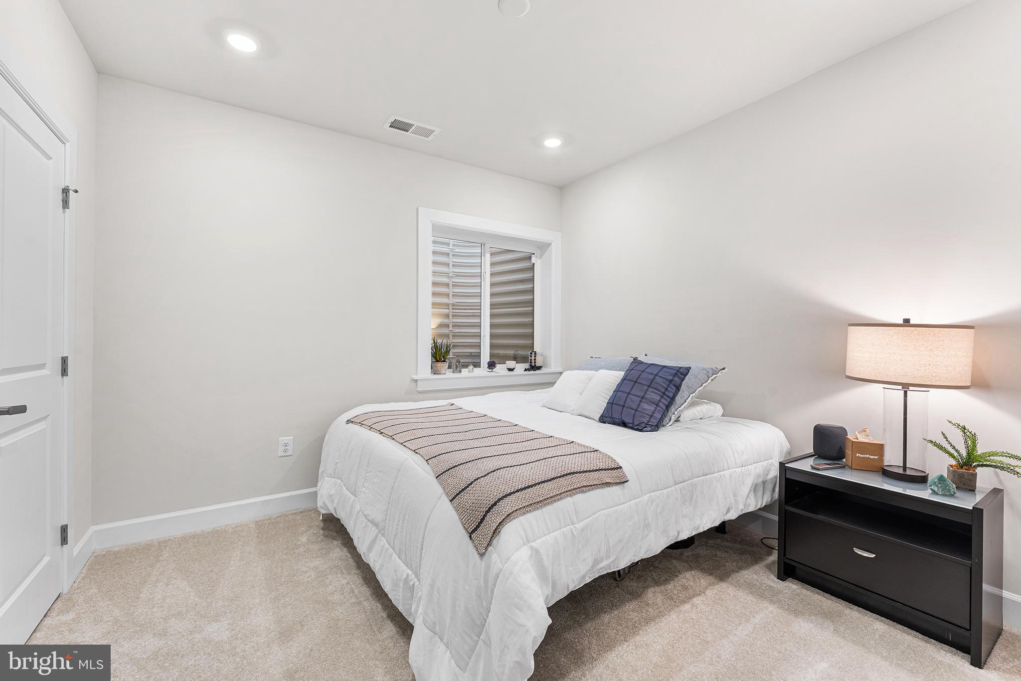 PONDS EDGE - Residential