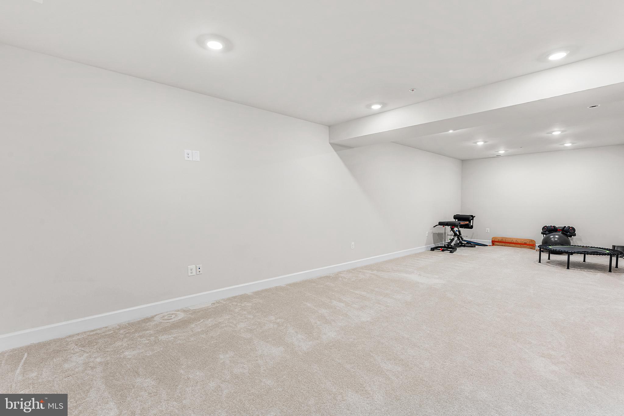 PONDS EDGE - Residential