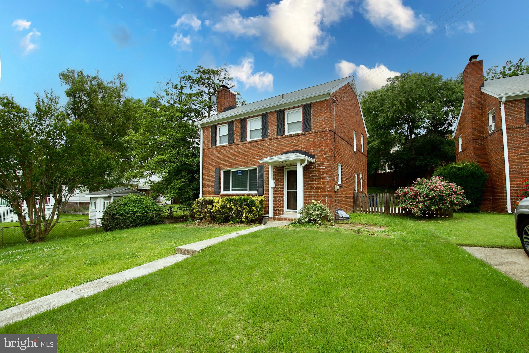 Home has been recently remodeled with all new kitchen cabinets, quartz counters, all new flooring, all new windows, newly custom painted, new window covers, new appliances. 3 Bedrooms and Two Baths on 3 levels. Great fenced back yard. Brick Single family home in wonderful close in location.
3.7 Miles to the Pentagon, Alexandria Old Town 2 Miles, 1.6 miles to Braddock Rd Metro
Washington 4 miles away.