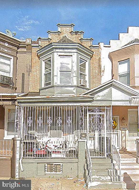 Investor special. Property needs work and priced accordingly. Easy to show 3 bedroom 1 bath ready for rehab!