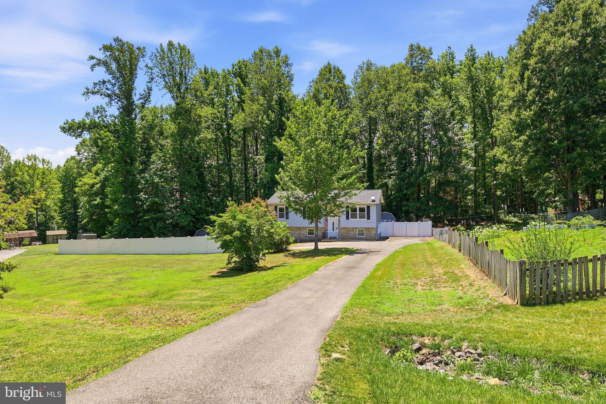 LAUREL RIDGE - Residential