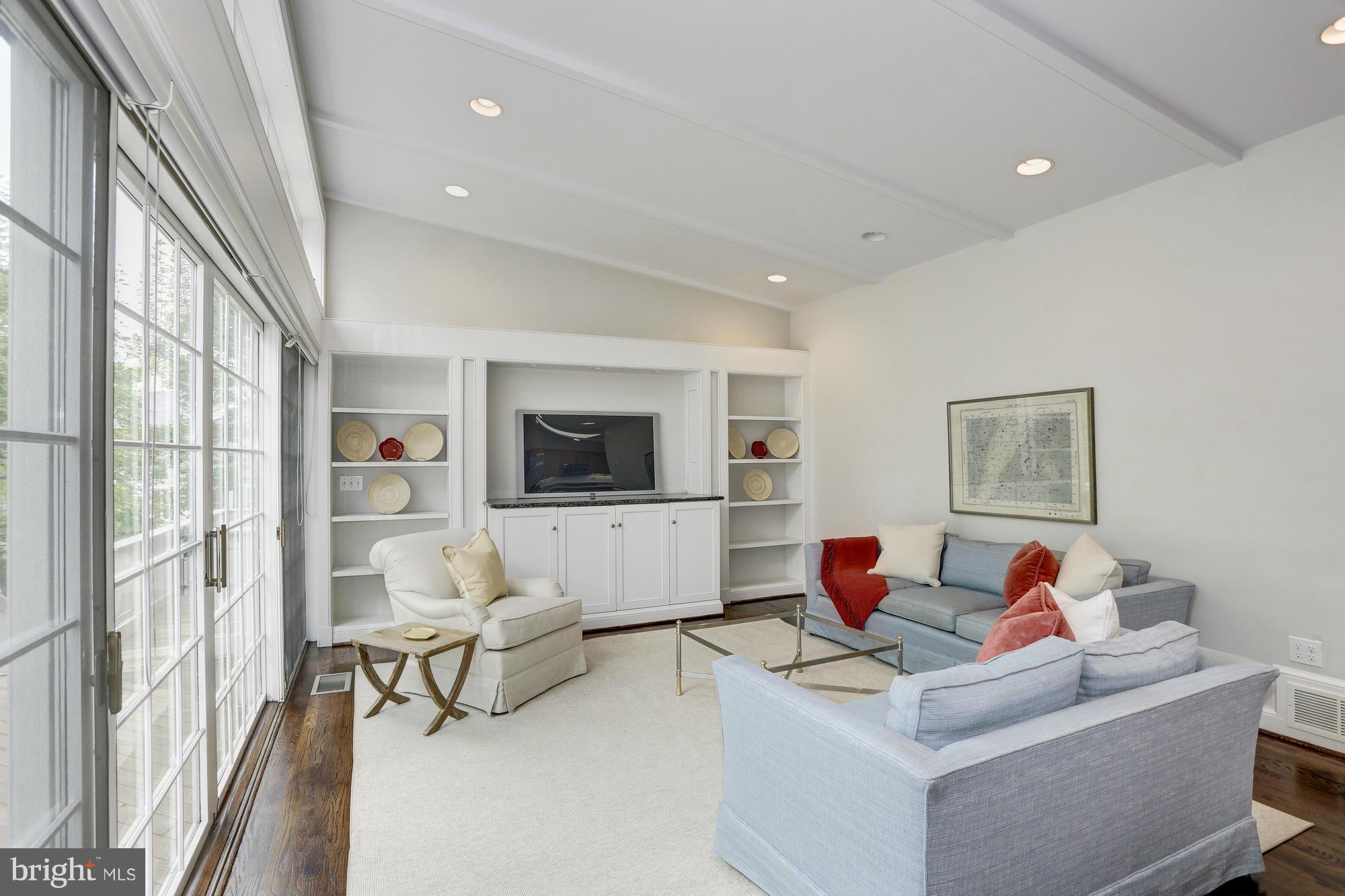 CHEVY CHASE - Residential