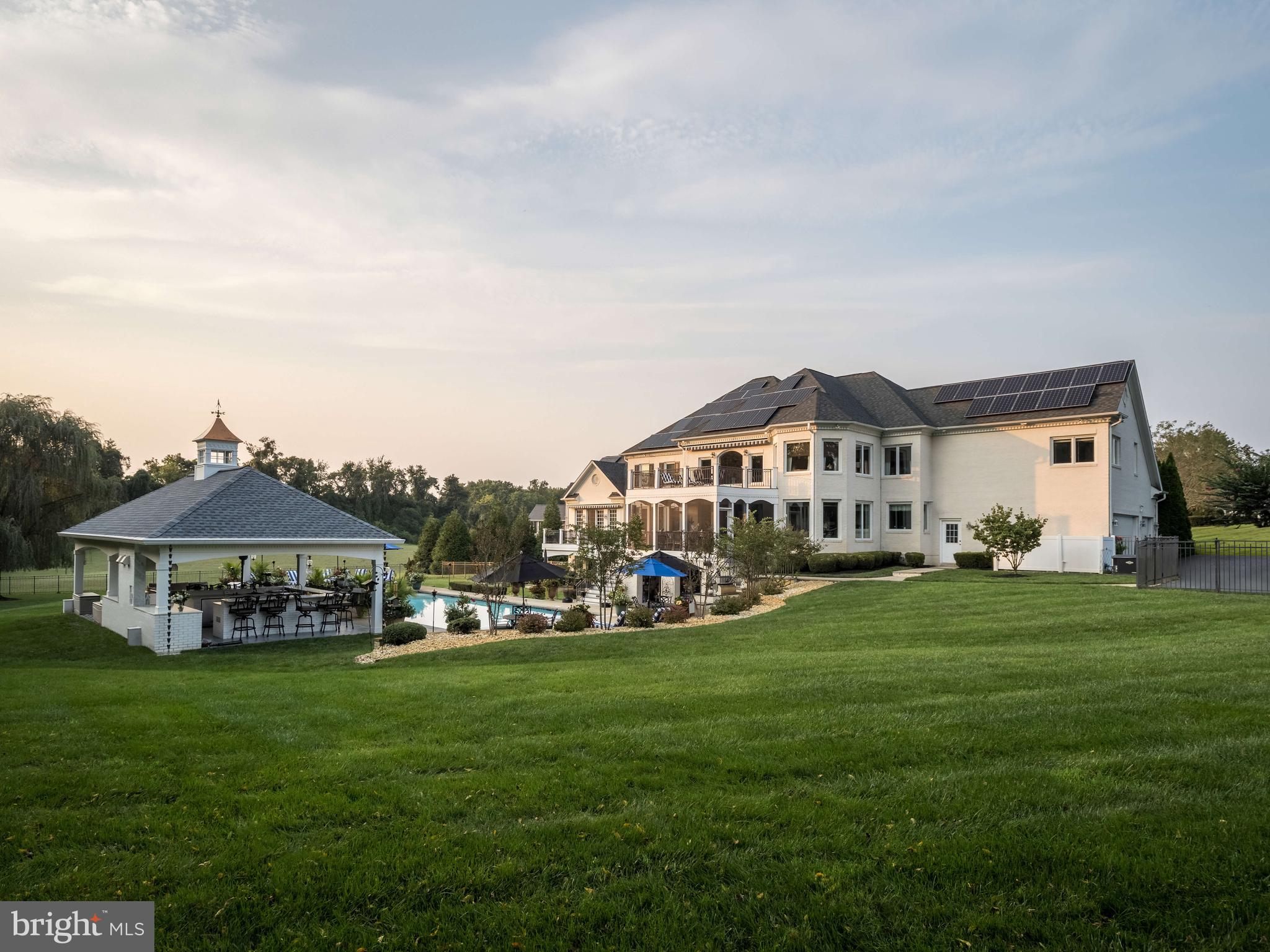 GOVERNORS MANOR - Residential