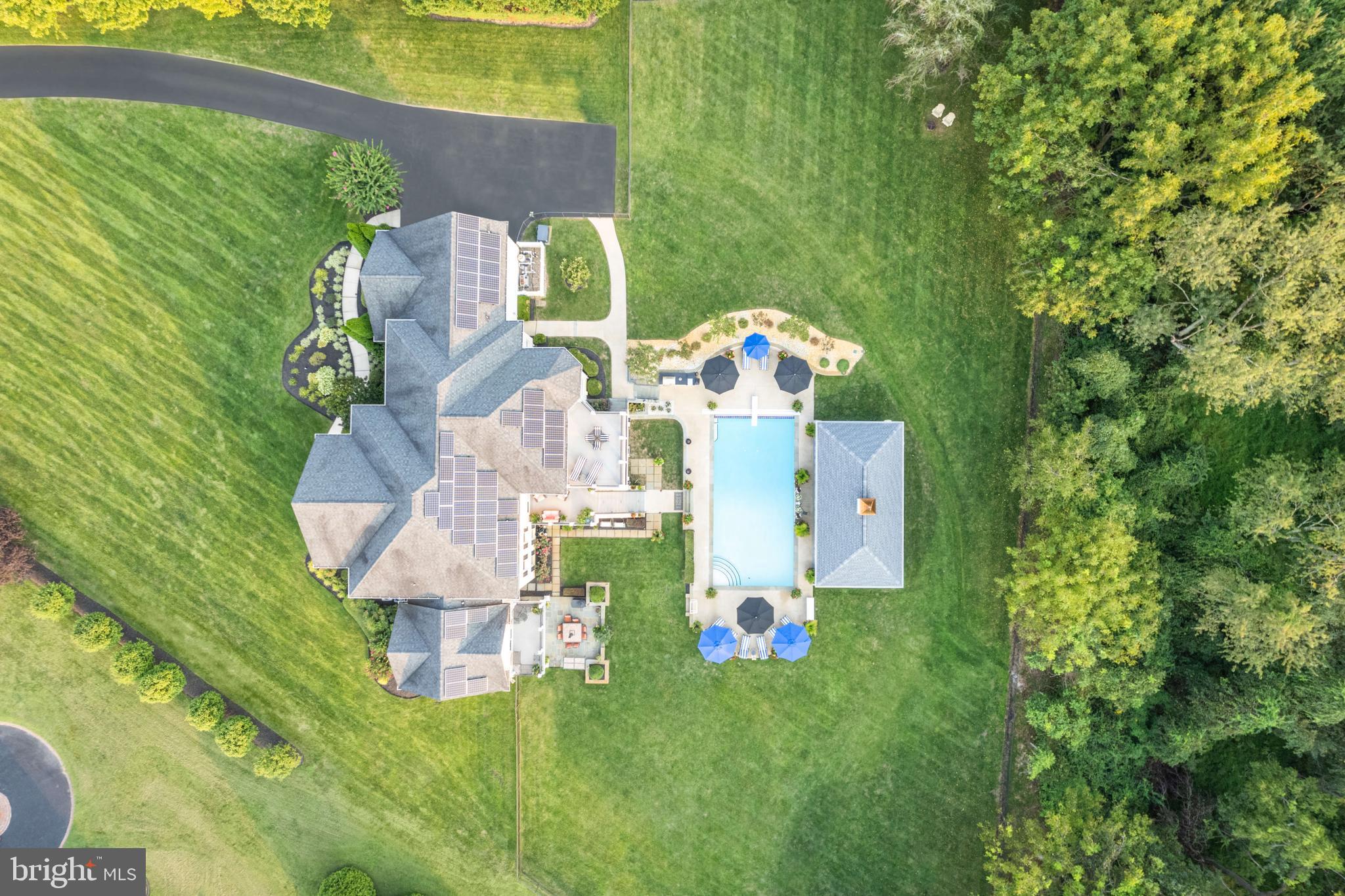 GOVERNORS MANOR - Residential