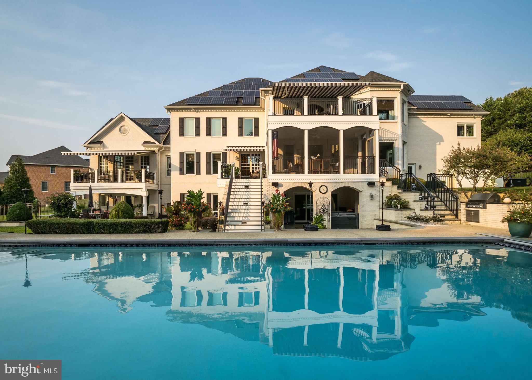 GOVERNORS MANOR - Residential