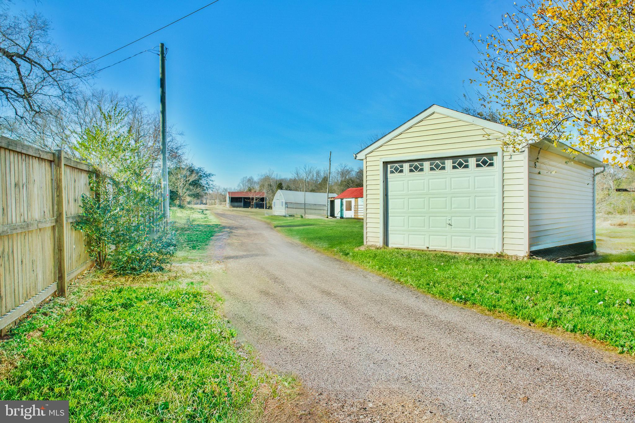 STEVENSBURG - Farm