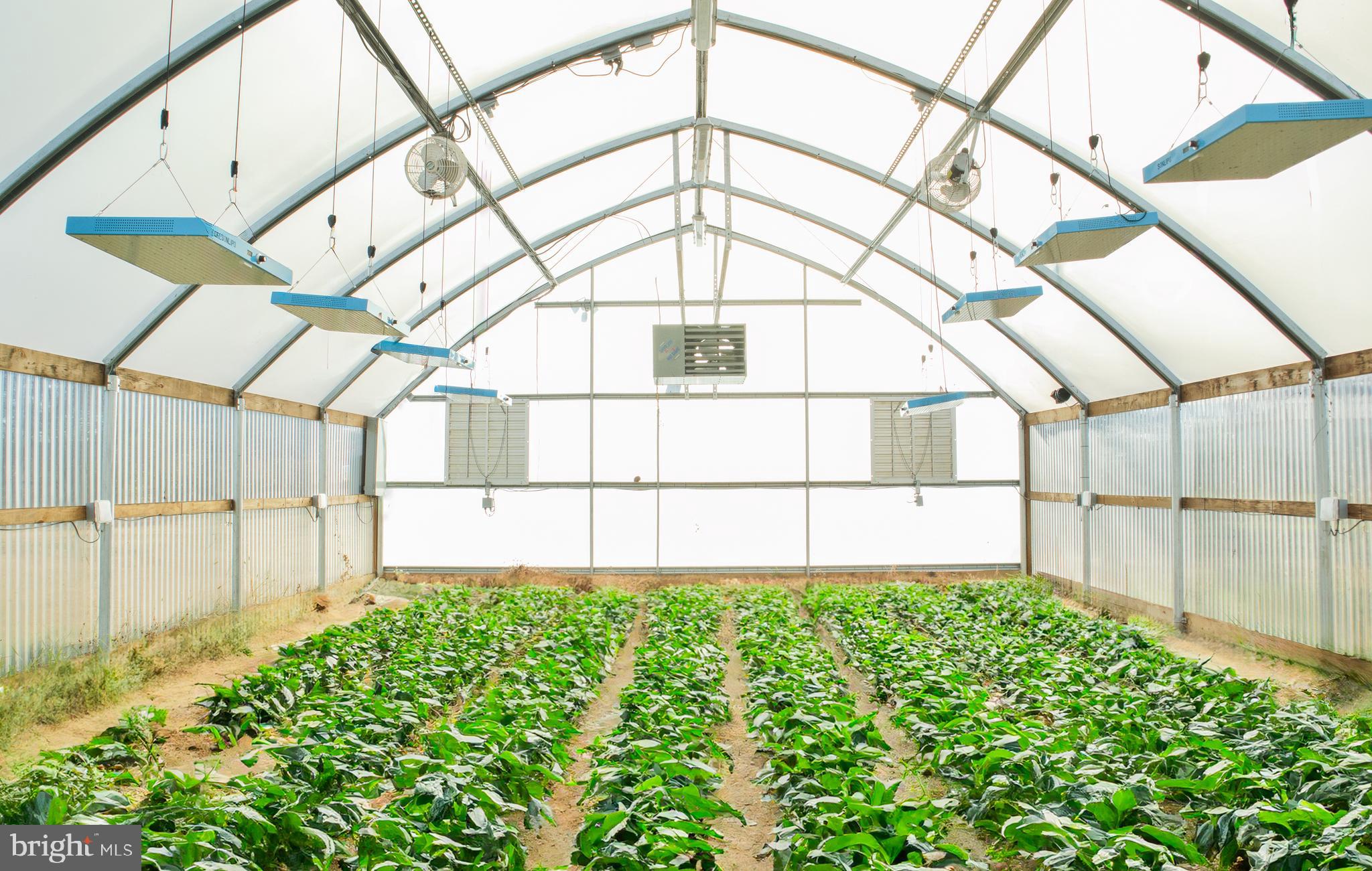 STEVENSBURG - Farm