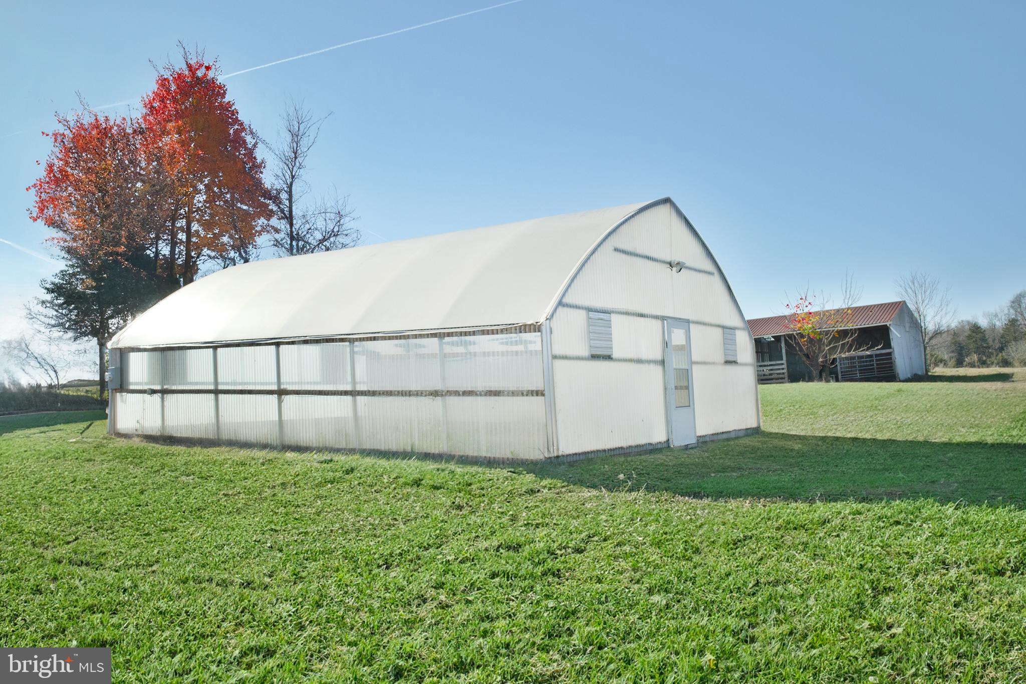 STEVENSBURG - Farm