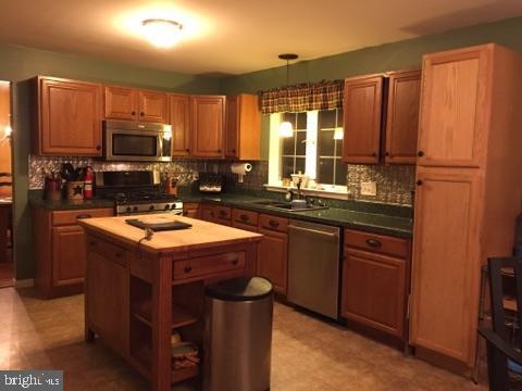 WESTWOOD HILLS - Residential