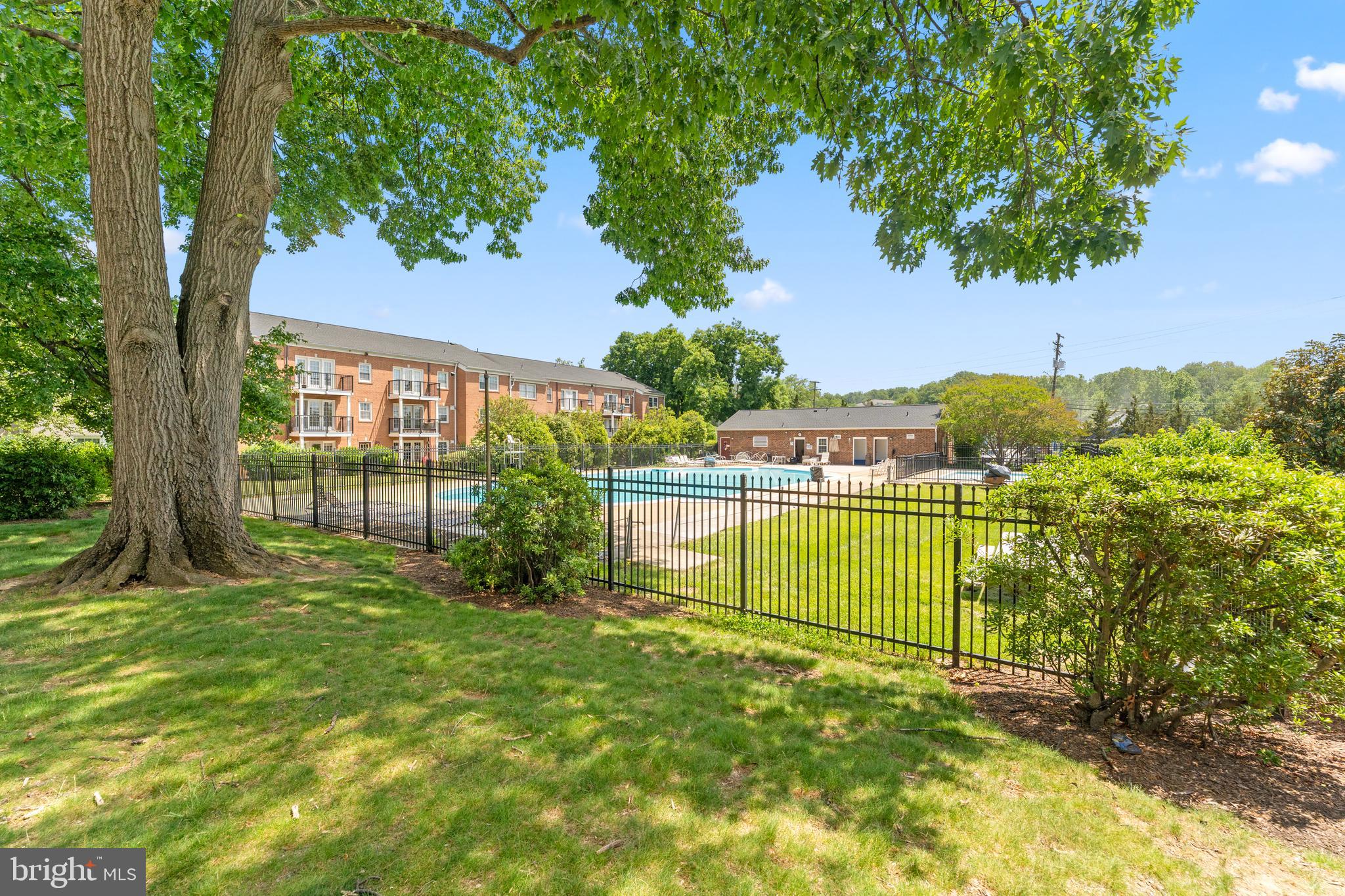 FOXCROFT COLONY CONDOS - Residential