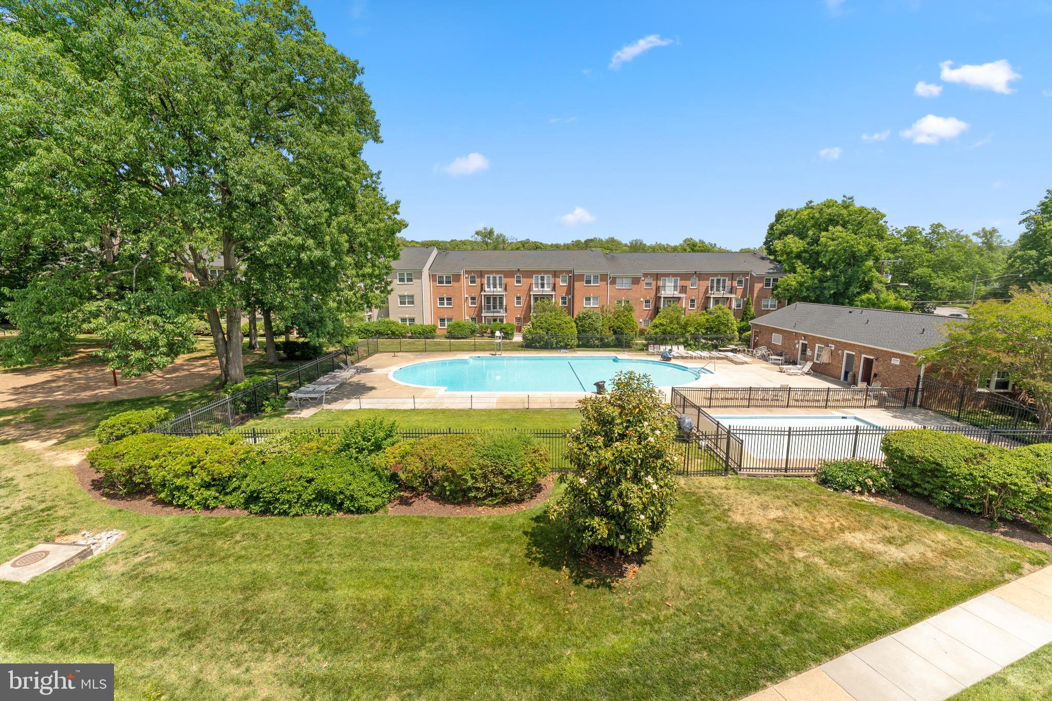 FOXCROFT COLONY CONDOS - Residential