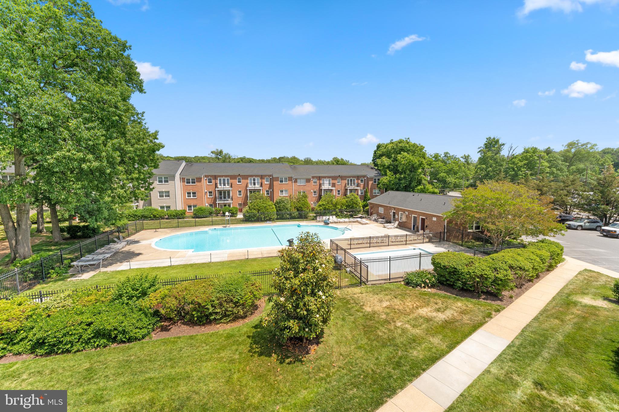 FOXCROFT COLONY CONDOS - Residential