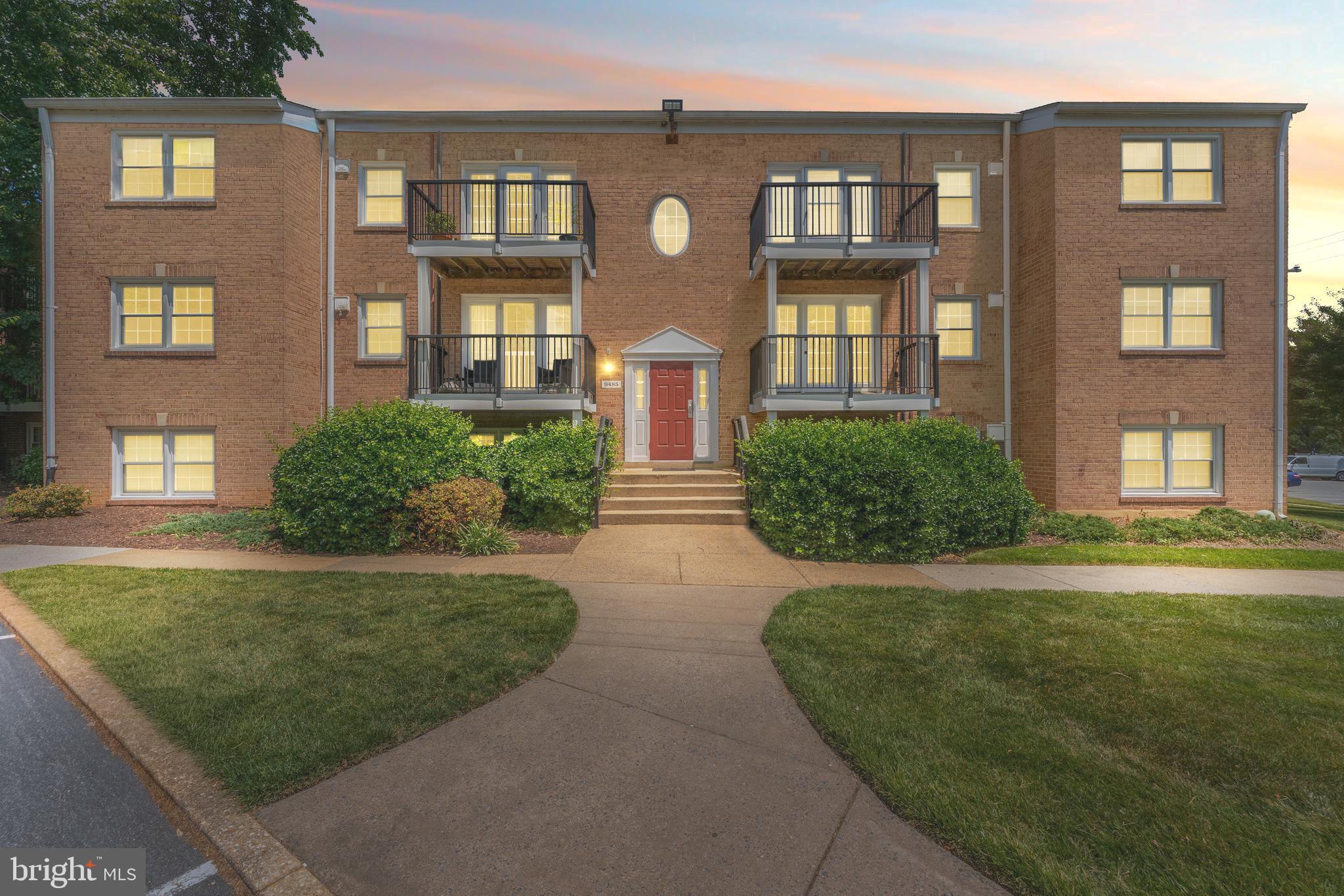 Welcome home to this beautifully updated top-floor condo in the desirable Foxcroft Colony community in Fairfax! This light-filled one-bedroom, one-bath residence has been recently refreshed throughout and is move-in ready.
Enjoy peace of mind with fresh paint on the walls, ceilings, doors, and trim, along with brand-new blinds throughout the home. The updated kitchen features new stainless-steel appliances, while the renovated bathroom showcases a stylish tiled walk-in shower. Located on the third and highest level of the building, this condo offers added privacy and a private balcony overlooking the community pool and beautifully maintained common grounds.
The condo fee includes all utilities except cable and internet, making for simplified and predictable monthly expenses. Additional conveniences include an interior mailroom, on-site laundry facilities with Apple Pay-compatible machines, and a dedicated storage unit for extra belongings.
Foxcroft Colony residents enjoy access to community amenities including an in-ground swimming pool, dog park, and playground. Ideally situated in the heart of Fairfax, this home offers easy access to major commuter routes, shopping, dining, and everyday conveniences.
Whether you’re a first-time homebuyer, downsizer, or investor, this move-in-ready condo presents an exceptional opportunity in a sought-after location.