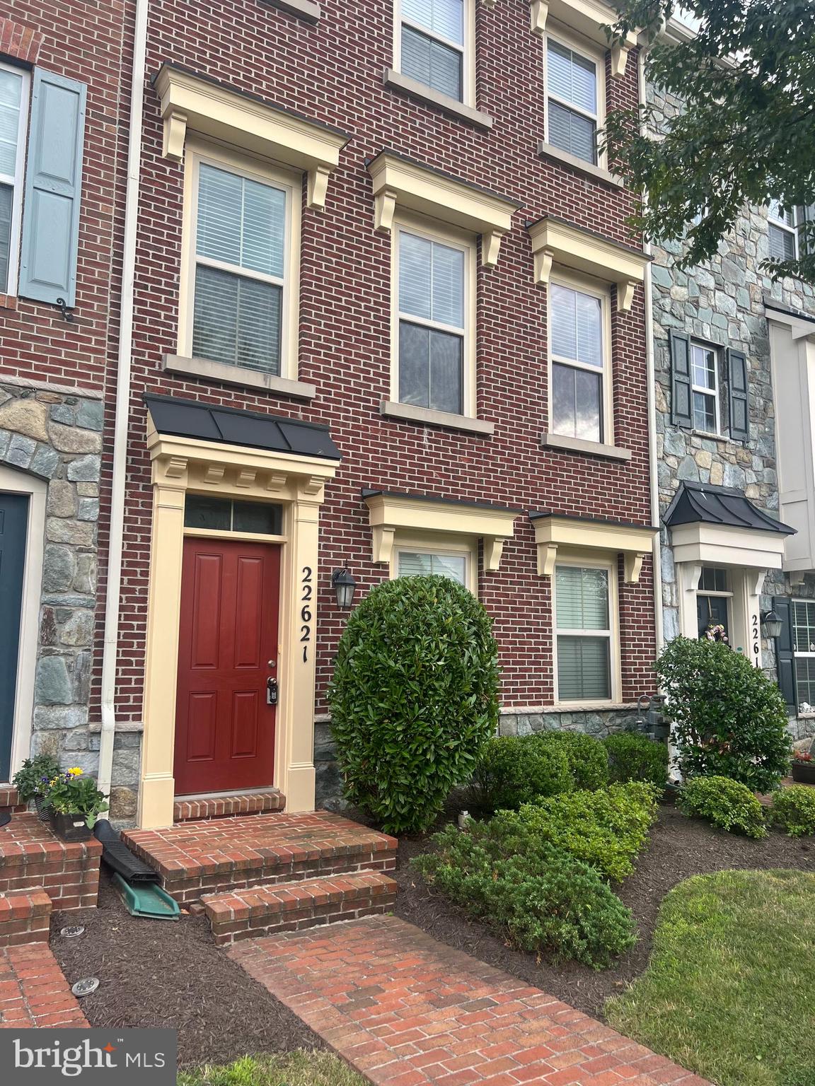 Welcome to this Beautiful 3 level Townhouse with 3 Bedrooms, 2 Full Bathrooms and 2 Half Bathrooms with 2 Car Garage, Hardwood Floors, New Carpet, Gourmet Eat-In Kitchen with Granite Island, SS Appliances, Great Deck, Gorgeous large park setting directly across the street & walking distance to Harris Teeter,  Shopping, restaurants, parks, pool and more. Clean, fresh and like new - it doesn't get any better than this.  Easy to Show!  
Call to get Application from Rentspree - and details