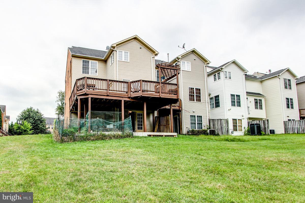 WILLOWS OF POTOMAC - Residential Lease
