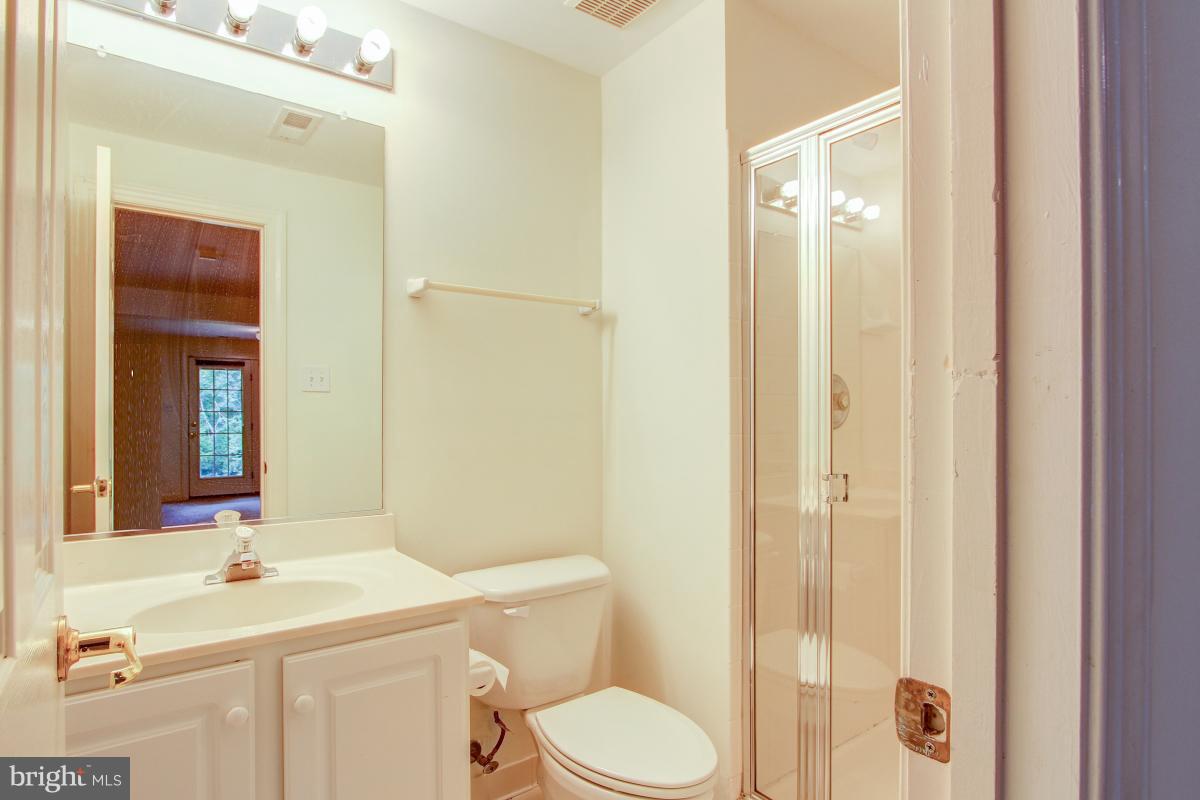 WILLOWS OF POTOMAC - Residential Lease