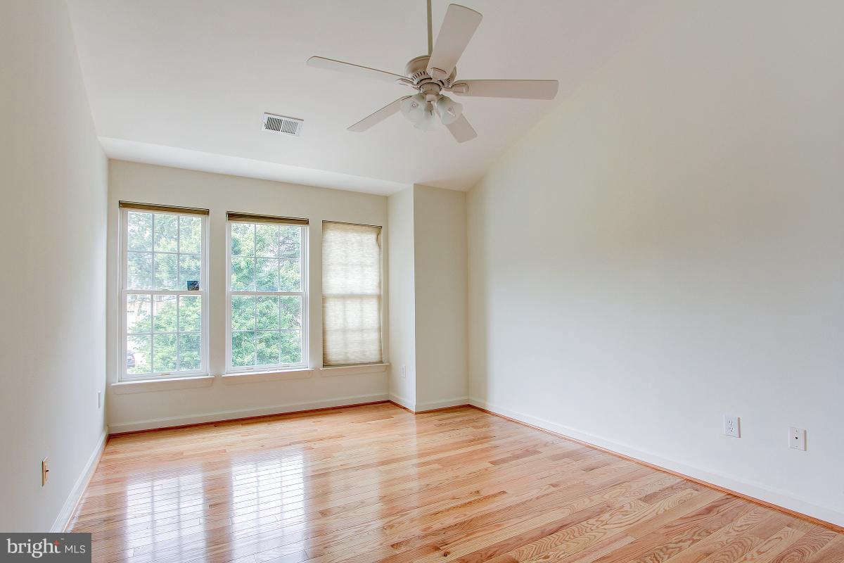 WILLOWS OF POTOMAC - Residential Lease