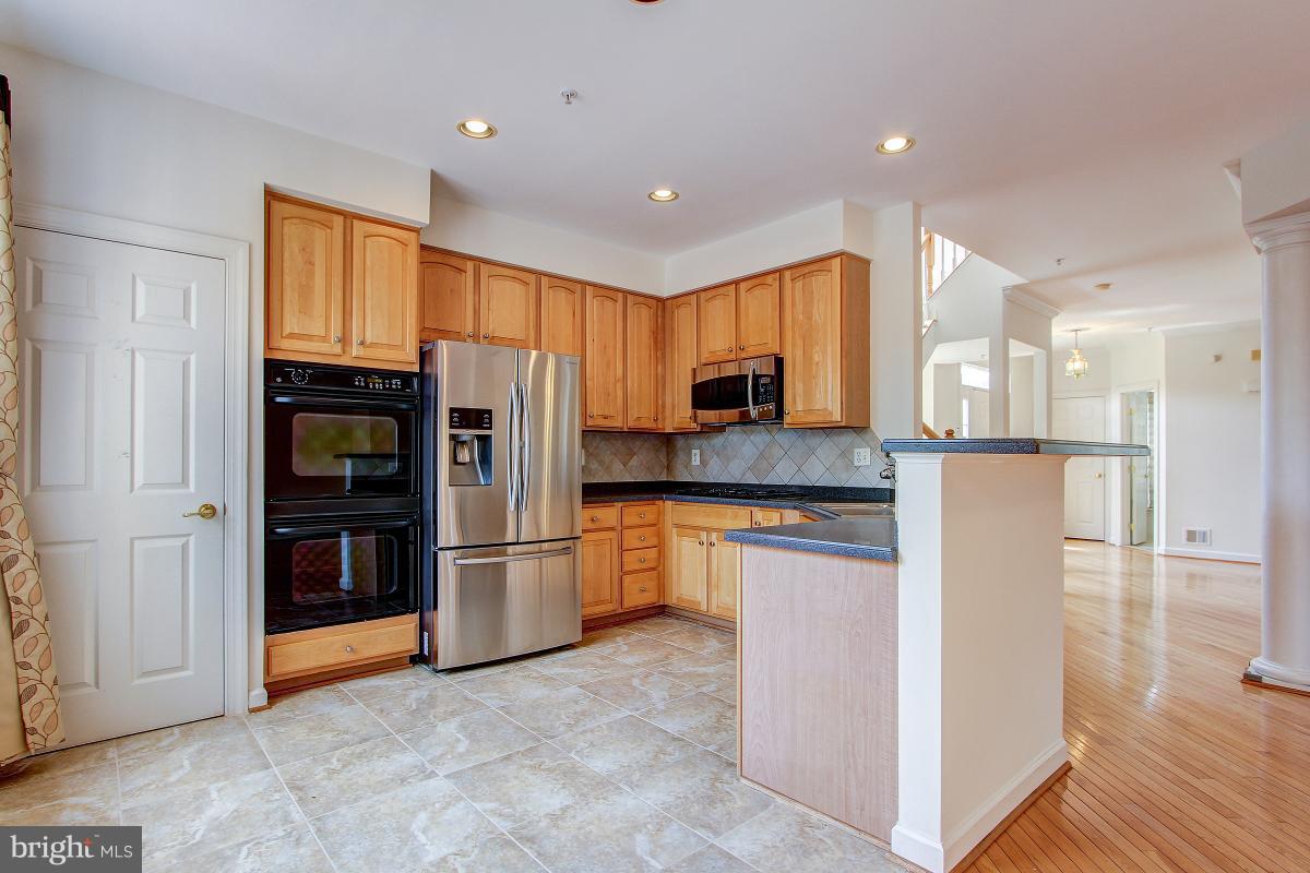 WILLOWS OF POTOMAC - Residential Lease