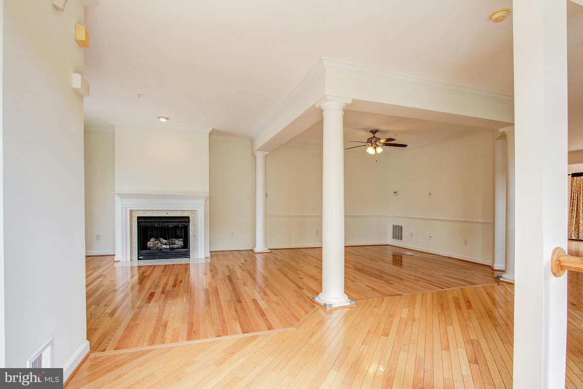 WILLOWS OF POTOMAC - Residential Lease