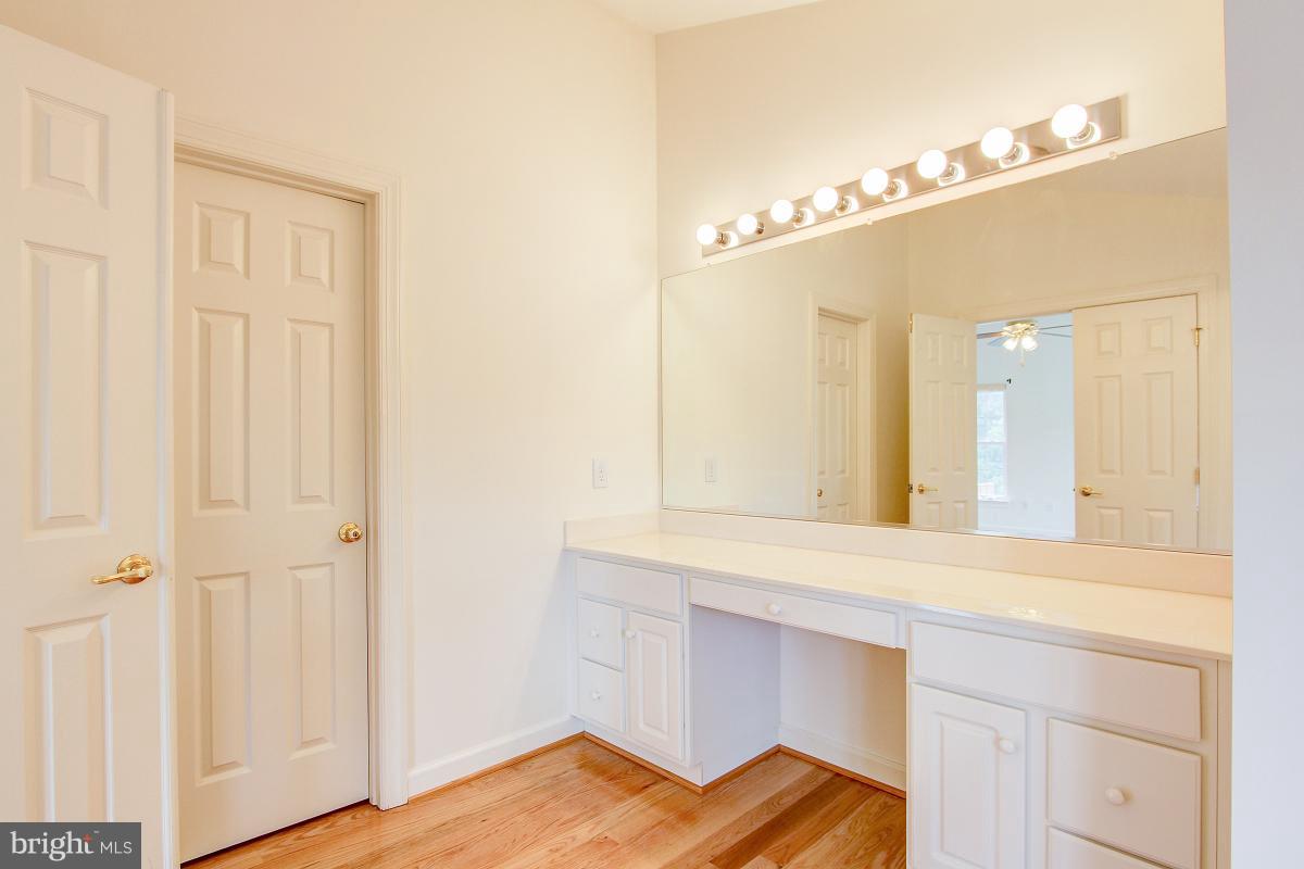 WILLOWS OF POTOMAC - Residential Lease