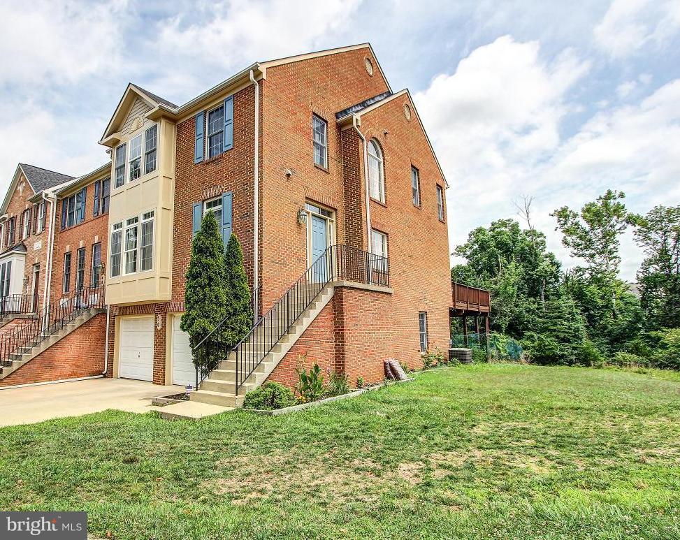 WILLOWS OF POTOMAC - Residential Lease