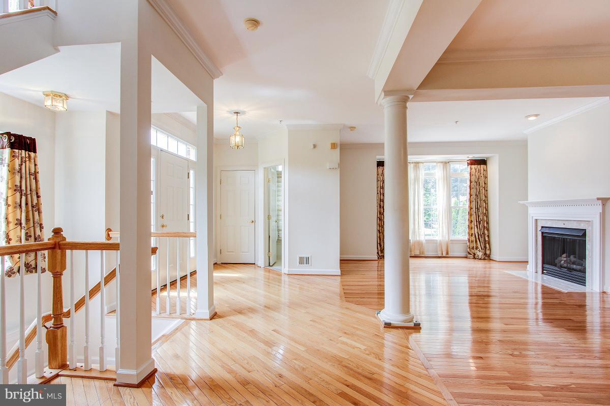 WILLOWS OF POTOMAC - Residential Lease