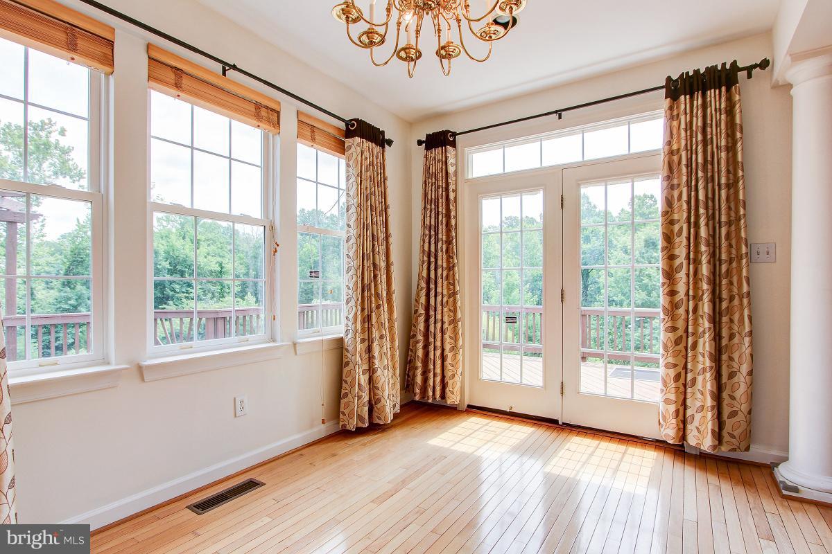 WILLOWS OF POTOMAC - Residential Lease