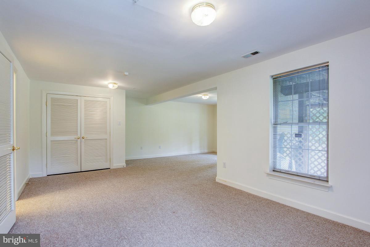 WILLOWS OF POTOMAC - Residential Lease