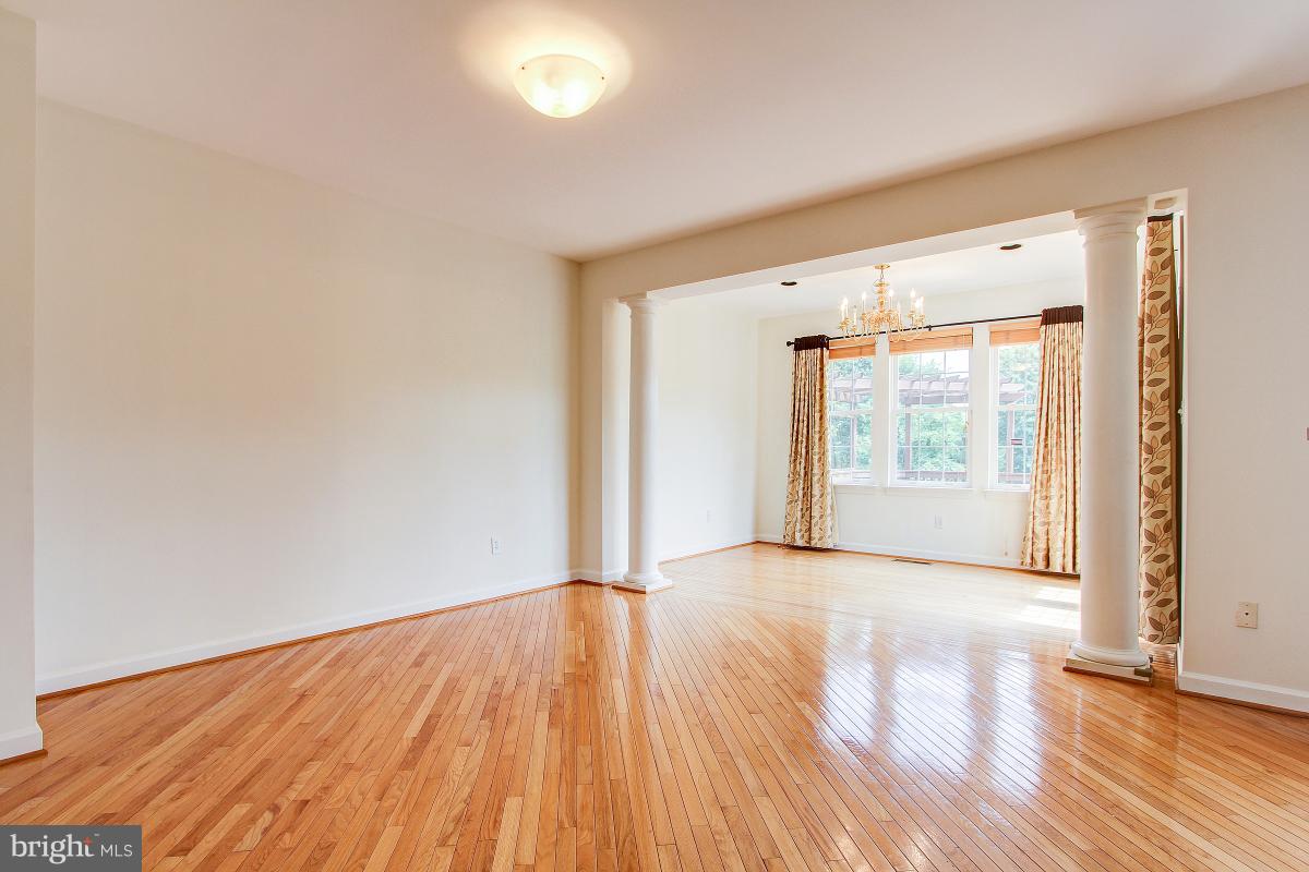 WILLOWS OF POTOMAC - Residential Lease