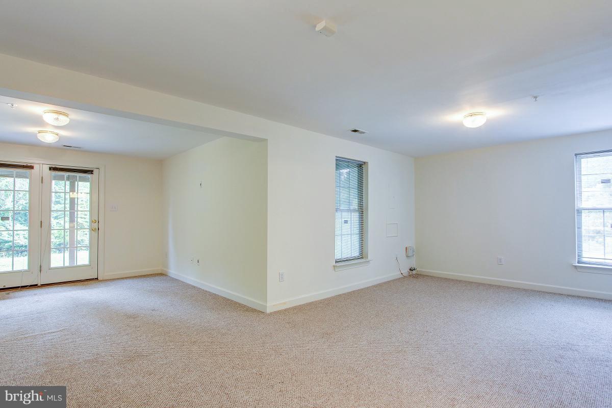 WILLOWS OF POTOMAC - Residential Lease