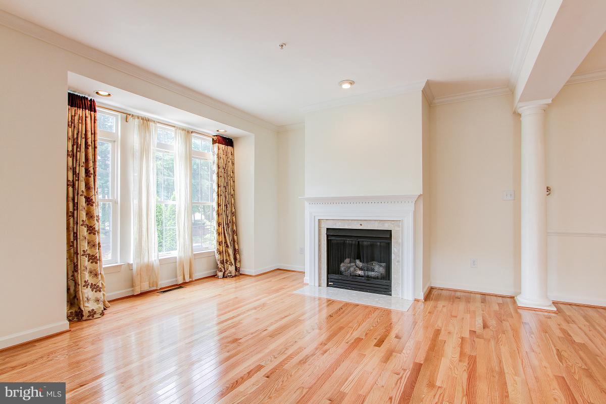 WILLOWS OF POTOMAC - Residential Lease